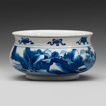 333. A blue and white censer, Qing dynasty, Kangxi (1662-1722).