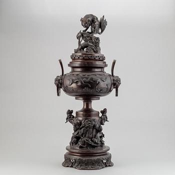 A large Japanese incense burner, Meiji (1868-1912).