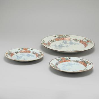 A pair of famille verte plates and a serving dish, Qing dynasty, 18th century.