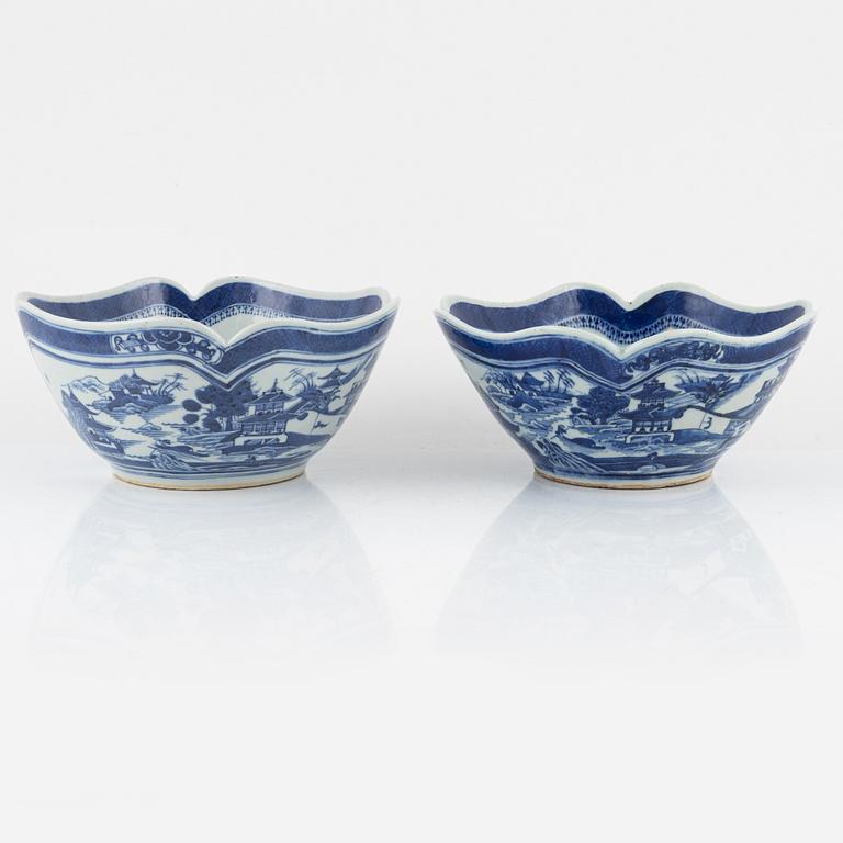 a pair of blue and white bowls, China, Jiaqing (1796-1820).