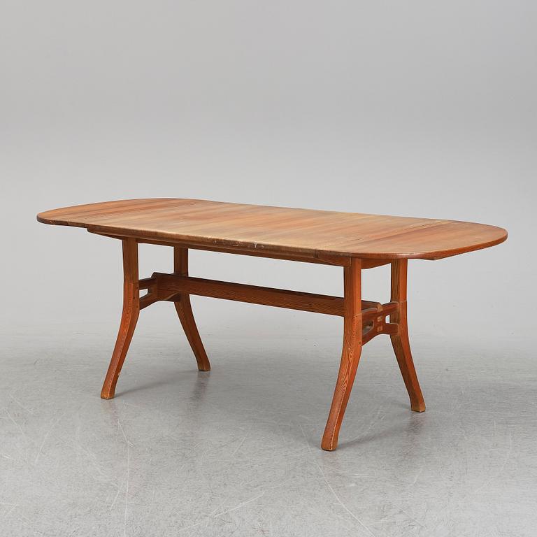 CARL MALMSTEN, a pine dining table, second half of the 20th Century.
