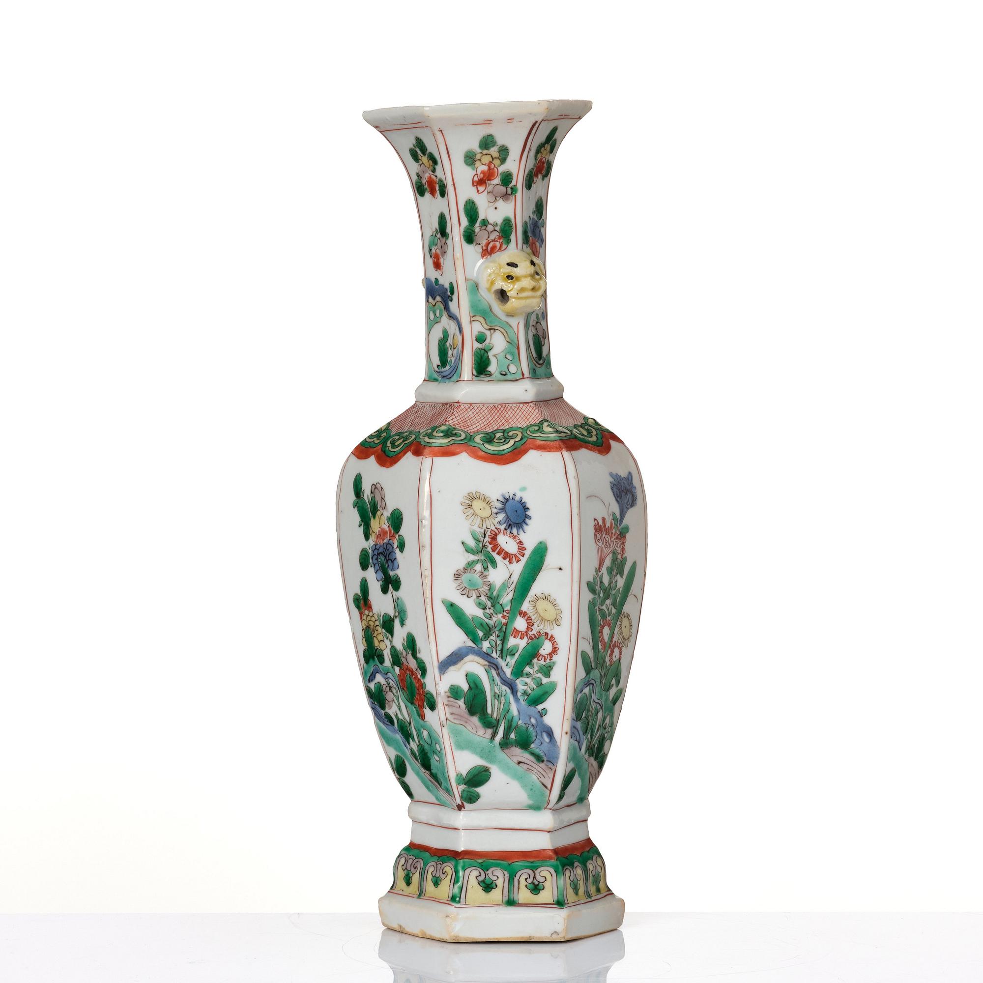 Vas, porslin. Qingdynastin, Kangxi (1662-1722).