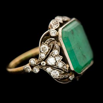 A RING, 18K gold, emerald, diamonds.