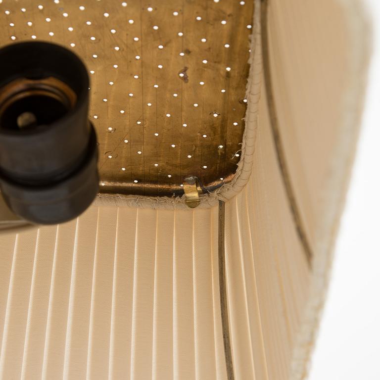 Paavo Tynell, A mid 20th century '5066' desk lamp for Taito Oy, Finland.