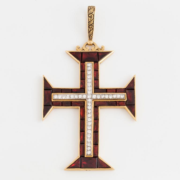 KORS, 'Order of Christ Portugal'.
18K guld med briljanter och troligen folierade granater, i ett specialanpassat etui.