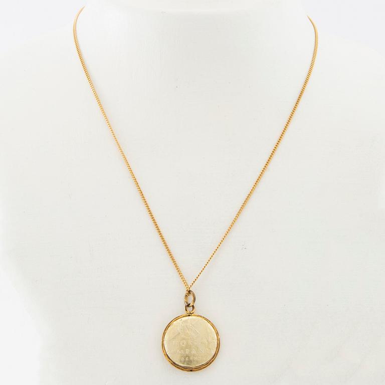 Halsband 18K guld med hänge av 8K guld.