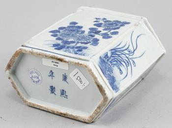FLASKA, porslin, Kina, 1800-tal.