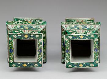 VASER, ett par, porslin, Kangxi-stil, Kina 1800-tal.