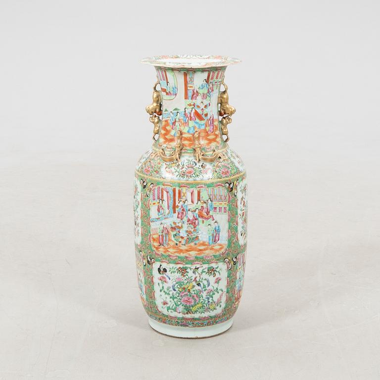 Vas, porslin. Sen Qingdynasti.