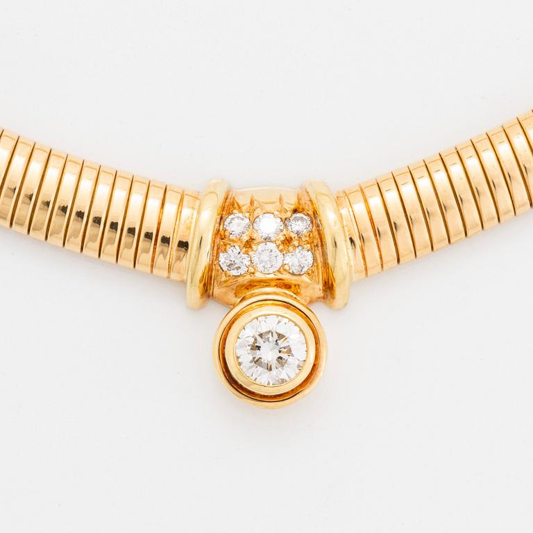 An 18K gold necklace set with a round brilliant-cut diamond.