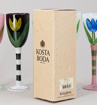 VINGLAS, 6st, glas, handmålade, "Tulipa", Ulrica Hydman Vallien, Kosta Boda, sign samt målarsign ES. 1990-tal.
