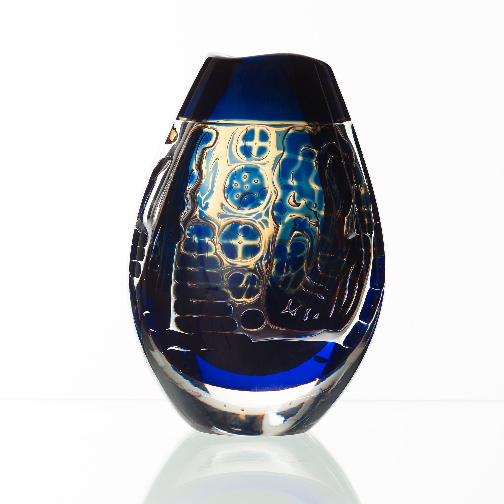 Edvin Öhrström, an 'Ariel' glass vase, Orrefors 1970.