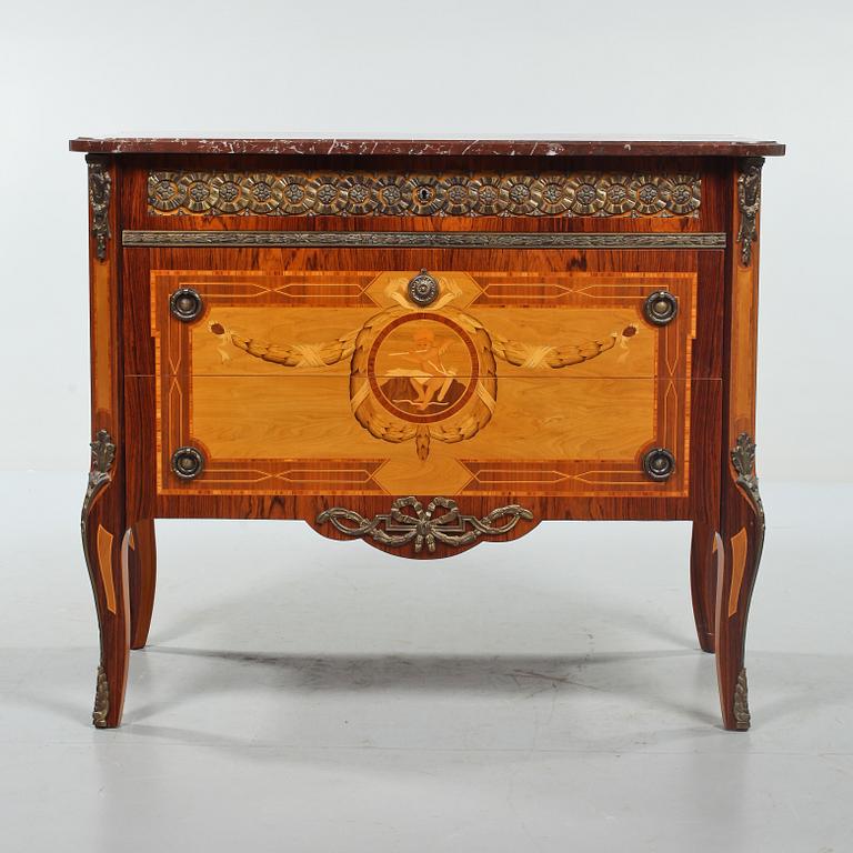 BYRÅ, gustaviansk stil, 1900-talets andra hälft.