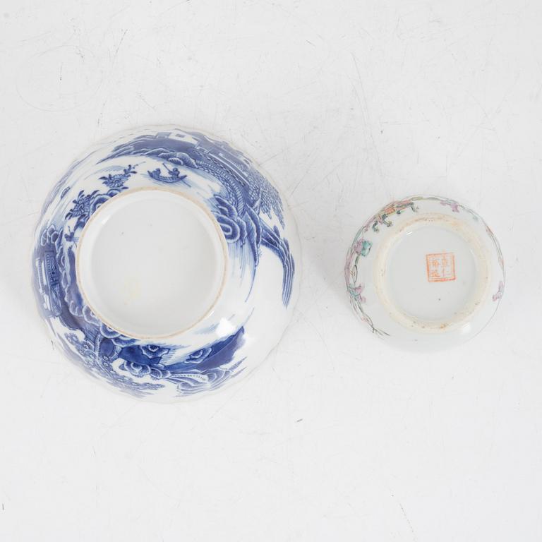 Two Chinese blue and white porcelain teacups with saucers, and two bowls, Qing dynasty, 18th and 19th century.