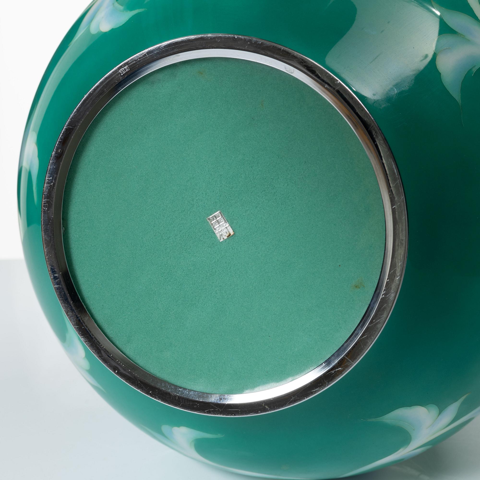 Yuiko Tamura, vas, flytande cloisonné, Japan 1900-tal.