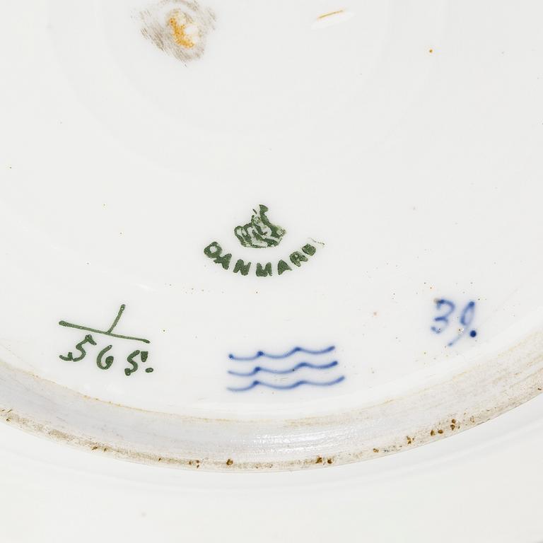 An 8-piece porcelain "Musselmalet", Royal Copenhagen, Denmark.