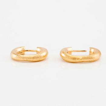 Ole Lynggaard, örhängen ett par "Love Collection" 18K guld, design Charlotte Lynggaard.