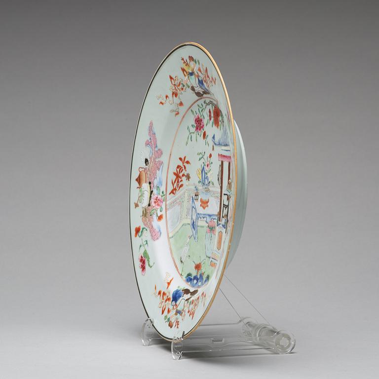 A famille rose charger, Qing dynasty, Qianlong (1736-95).