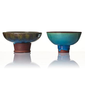 Wilhelm Kåge, a set of two Farsta stoneware footed bowls, Gustavsberg Studio 1958 and 1960.
