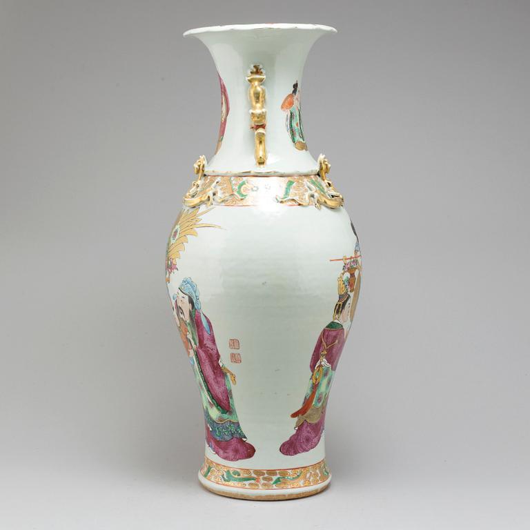 A Canton famille rose vase, Qing dynasty, circa 1900.