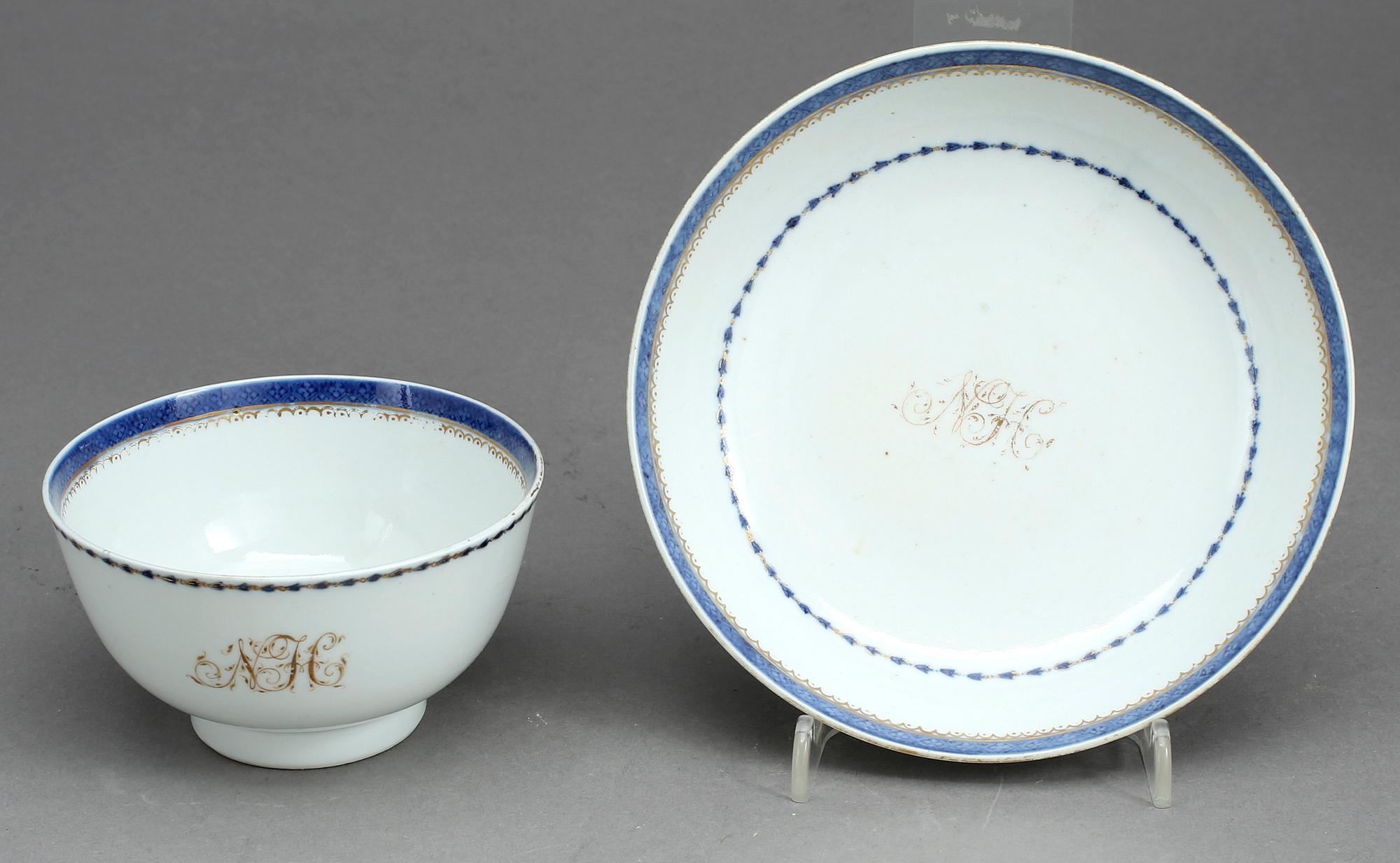 SKÅL samt FAT, med förgyllt monogram NH, Kina, 1700-tal.