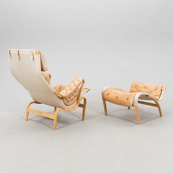 Bruno Mathsson, fåtölj med fotpall "Pernilla" DUX sent 1900-tal.