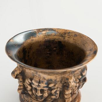 Mortar and pestle. Bronze. Spain, 17th century.