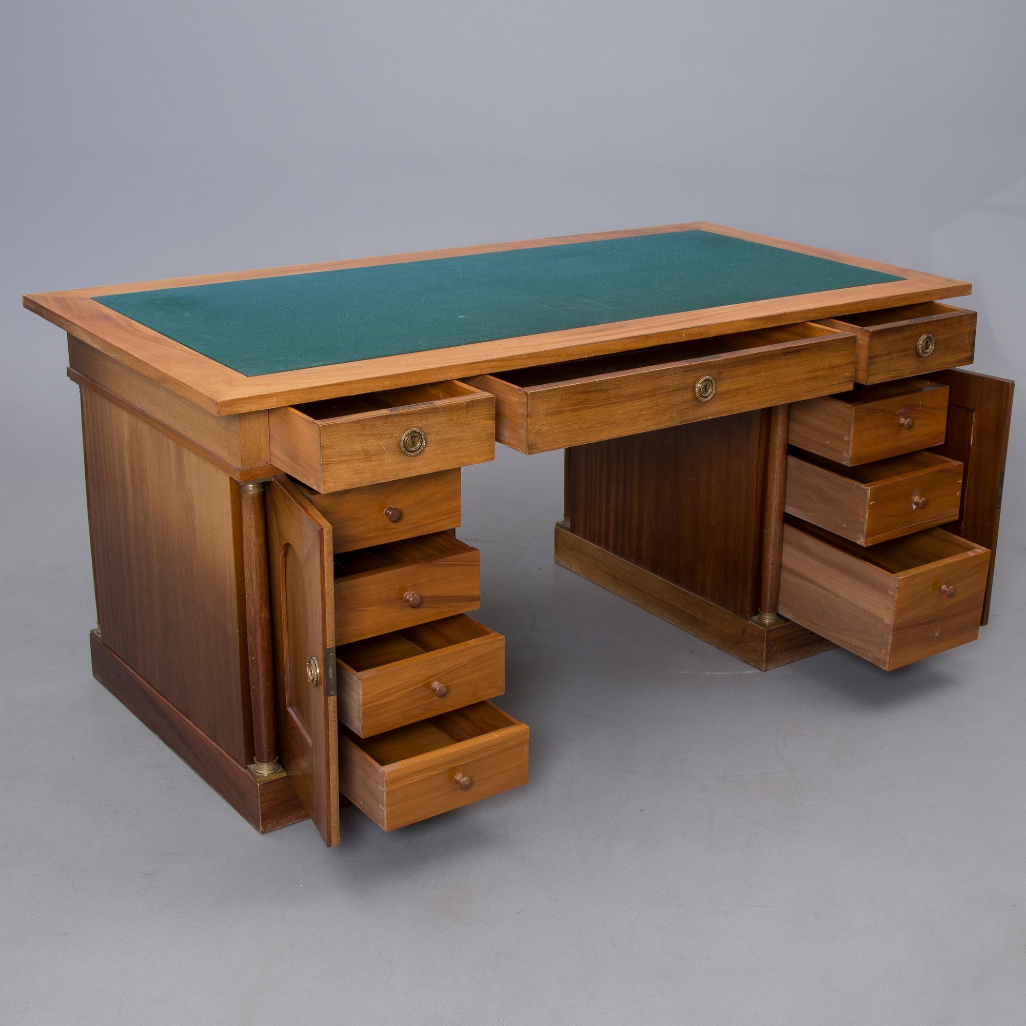 SKRIVBORD, empirestil, 1900-talets första hälft.