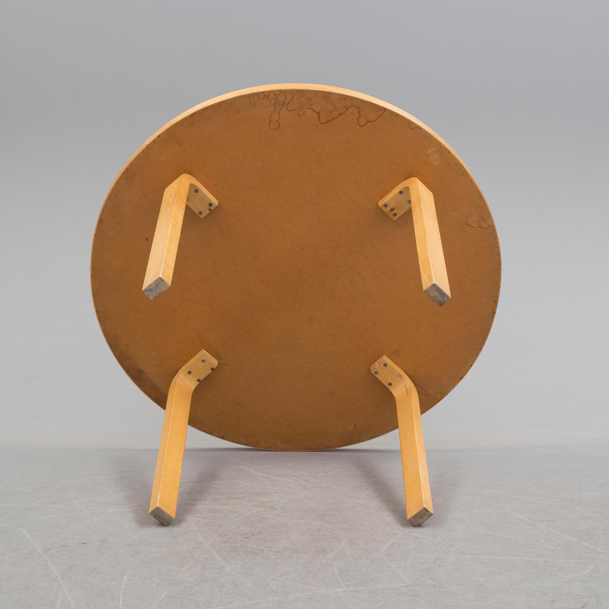 ALVAR AALTO, matbord, modell 91, Artek, Finland.