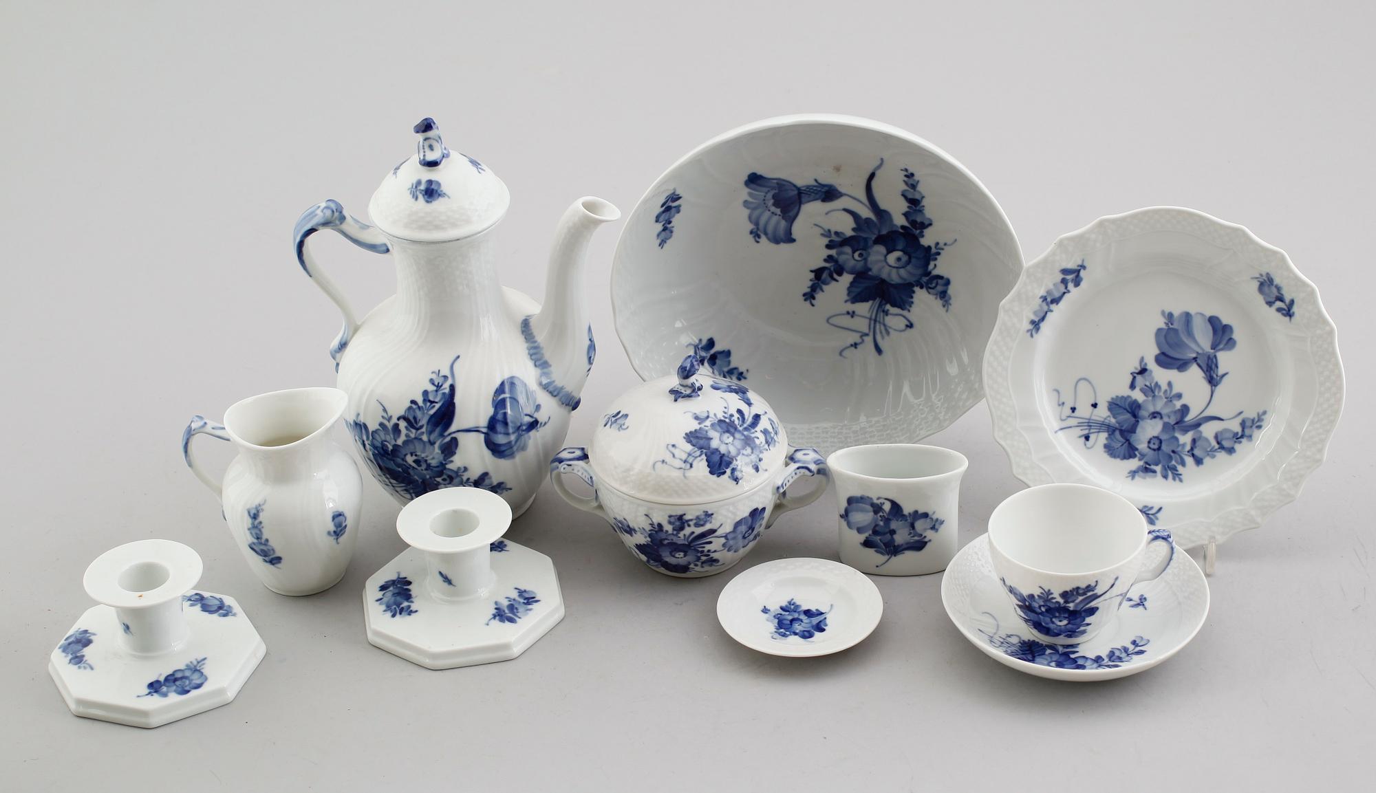 KAFFESERVIS, ca 34 delar, porslin, "Blå Blomst", Royal Copenhagen.