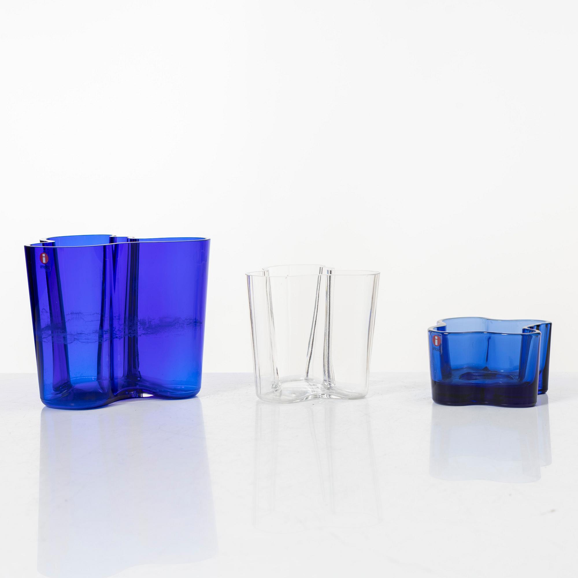 Alvar Aalto, a 'Savoy' candle holder and two vases, Iittala, Finland.