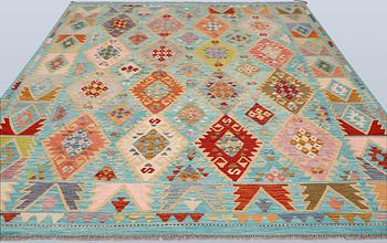 A Kilim rug, approx. 258 x 190 cm.