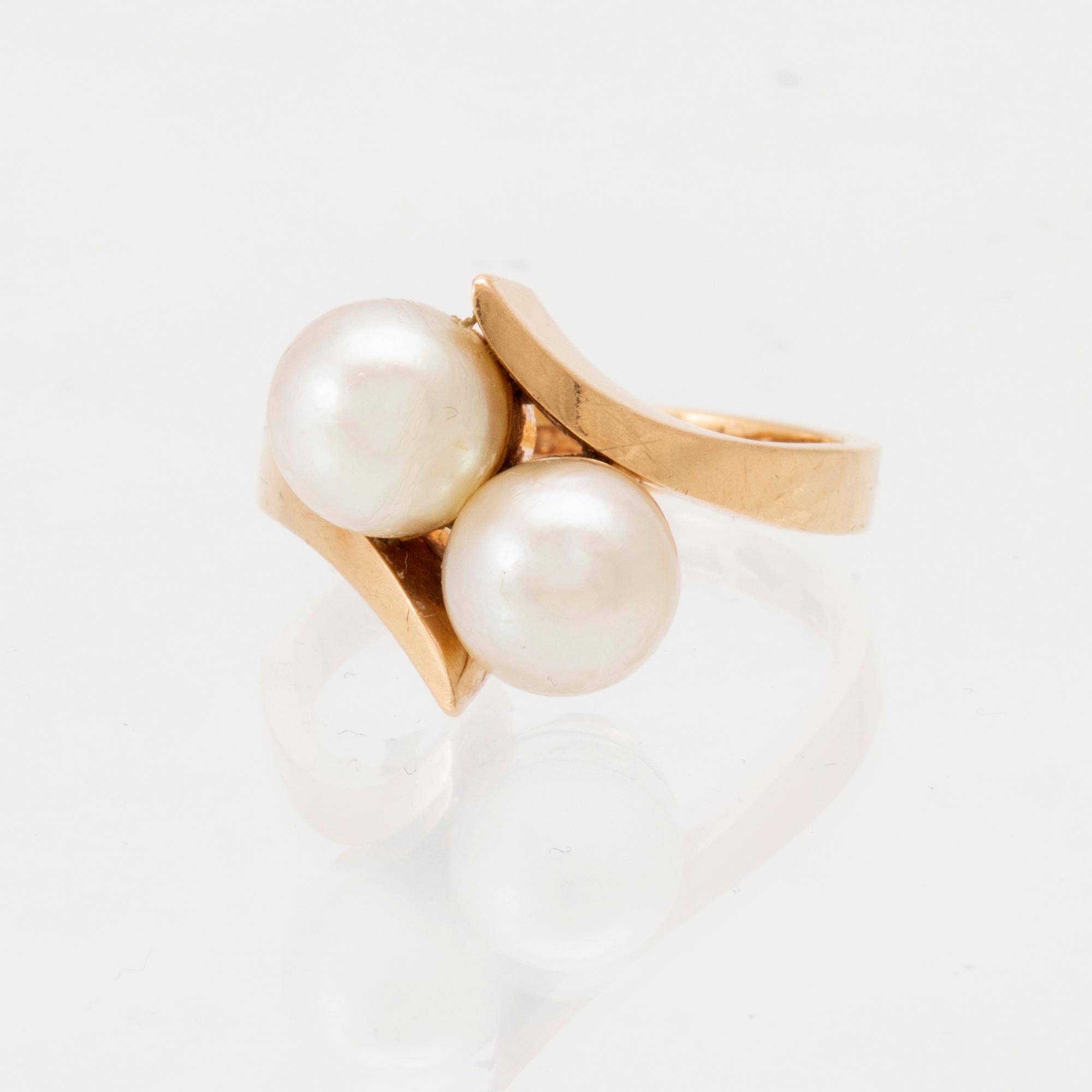 Ring 18K guld med odlade pärlor, Hjalmar Bergmark Norrköping 1944.