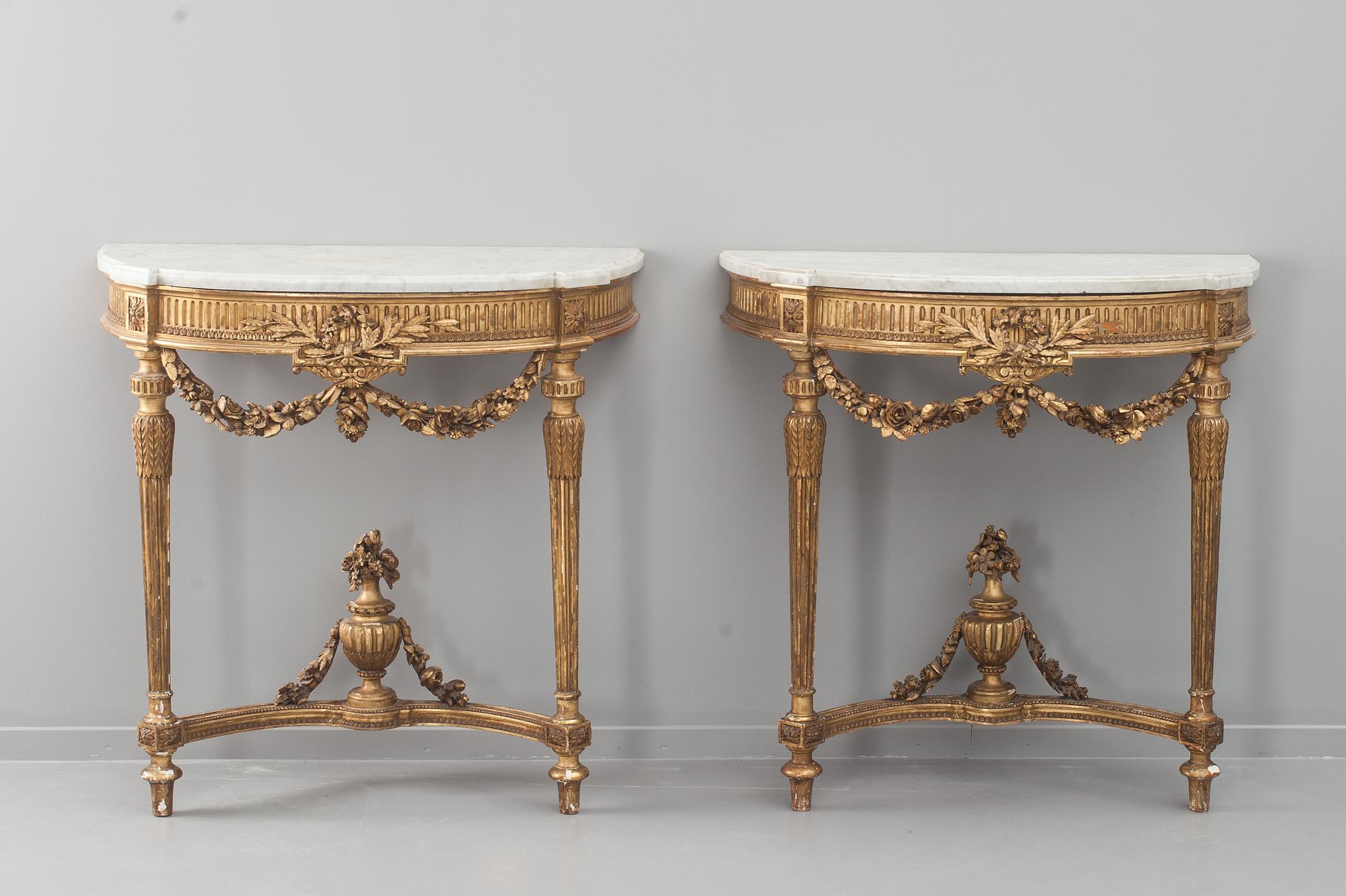 KONSOLBORD, ett par. Gustaviansk stil, 1800-tal.