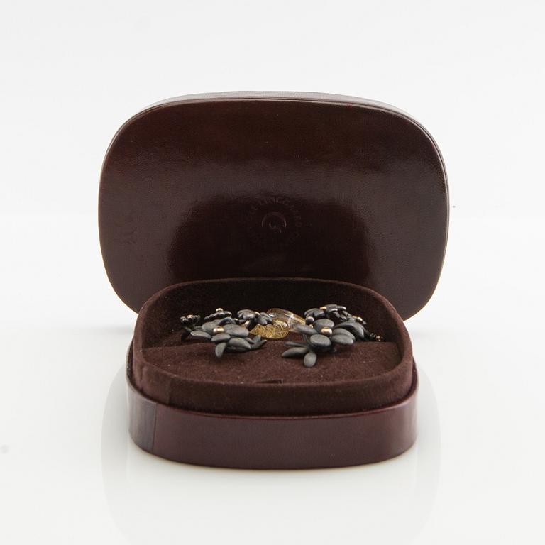 Ole Lynggaard, örhängen, ett par, "Forest", oxiderad silver med rödguldsinfattningar och briljantslipade diamanter samt extra hängen.