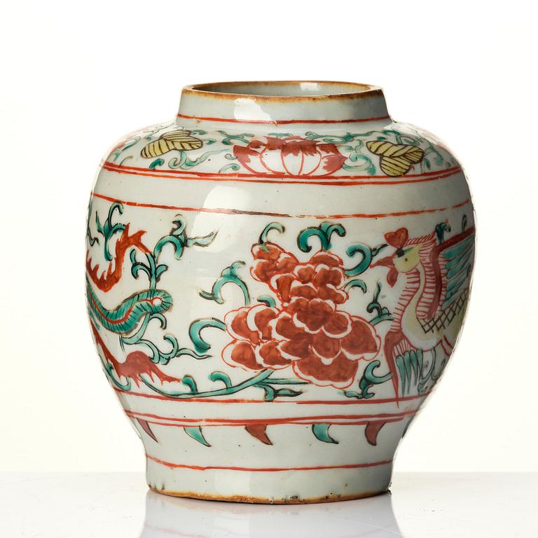 A wucai decorated phoenix jar, Transition, 17th century.