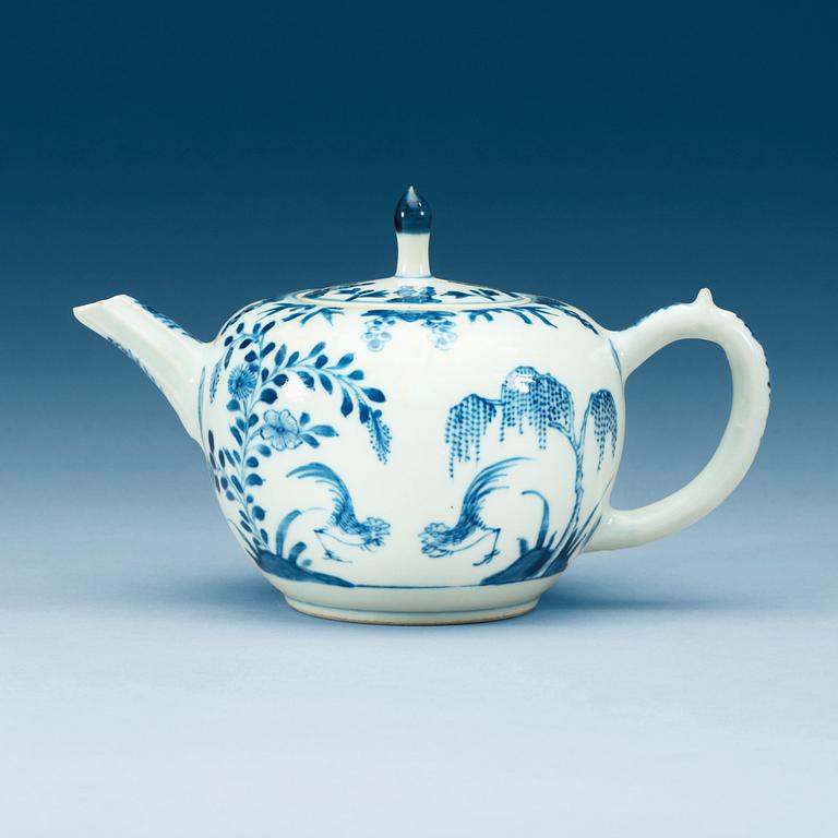A blue and white tea pot with cover, Qing dynasty, 18th Century.