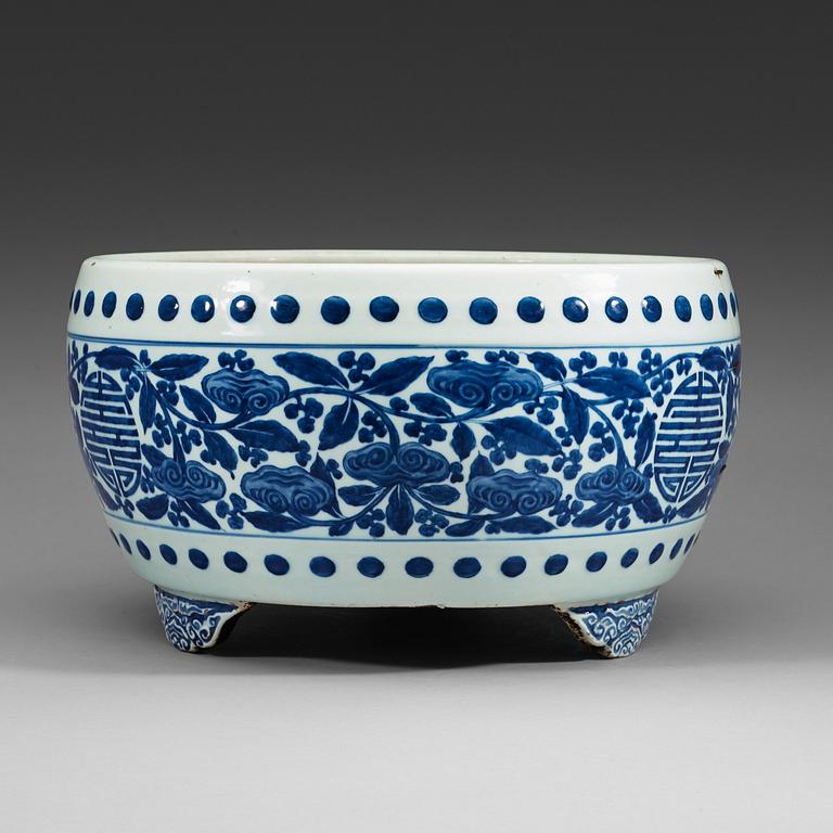 A large blue and white censer, Qing dynasty, Kangxis six character mark (1662-1722).