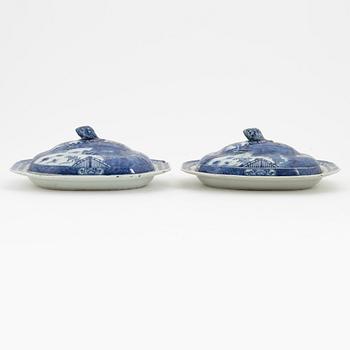A pair of blue and white Chinese dishes with covers, Qing dynasty, Qianlong, (1736-95).