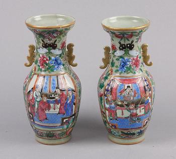 VASER, ett par, porslin, Kanton, Kina, 1800-tal.