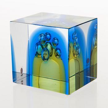 OIVA TOIKKA,  An annual glass cube, signed Oiva Toikka Nuutajärvi 2007 and numbered 346/2000.