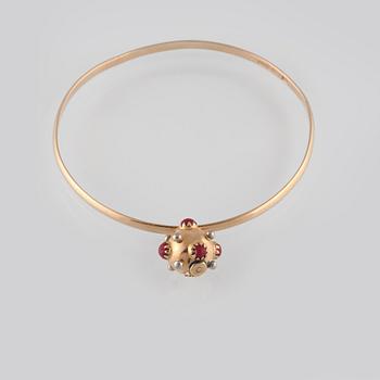 ARMRING, 18K guld, Gerhard Holmen, Göteborg, 1960. Vikt 13,9 gram.