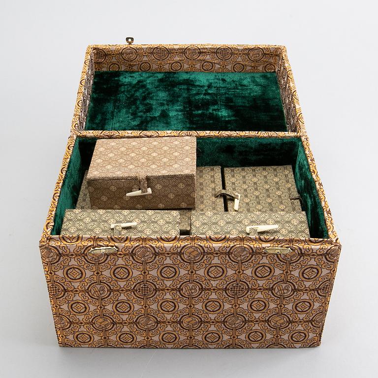 A set of nine Chinese glass snuffbottles, later part of the 20th century.