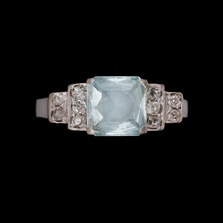 RING, 18k vitguld med akvamarin samt antikslipade diamanter, Hellström & Åhrling, Stockholm 1958. Vikt ca 4,2g.