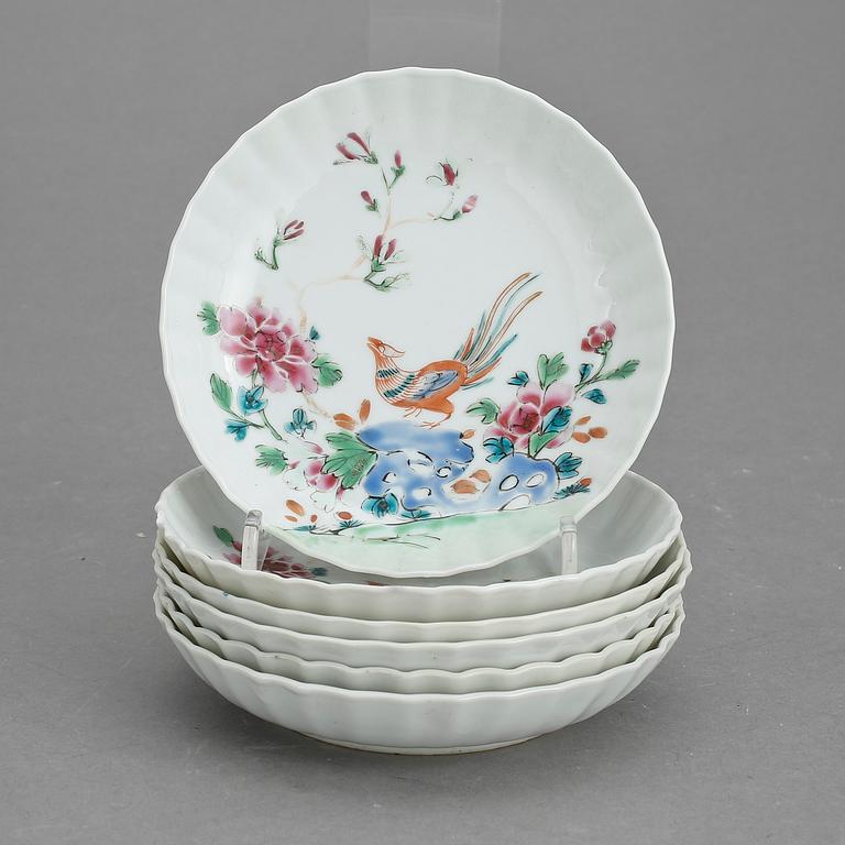 ASSIETTER, 6 st, porslin, Qingdynastin, Qianlong (1736-95).