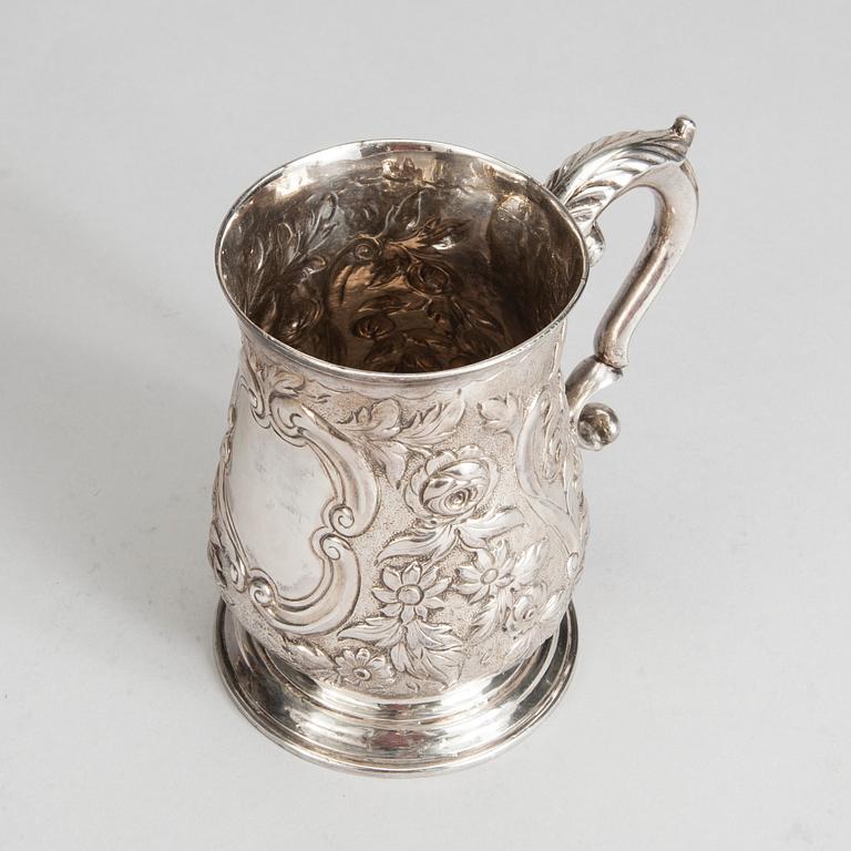 STOP, silver Fuller White, London 1748. Vikt 354 g.
