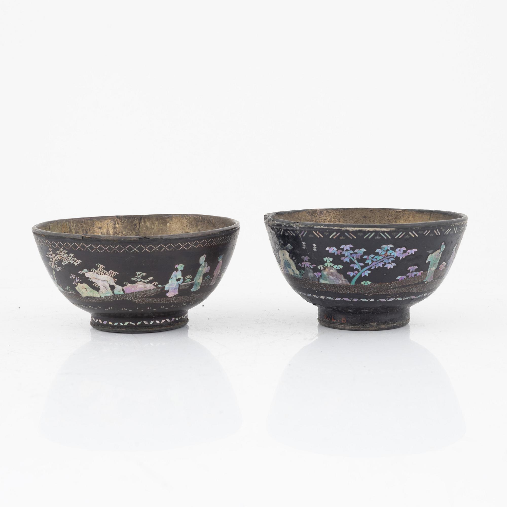 A pair of Chinese laque burgauté bowls, Qing dynasty, 18th century.