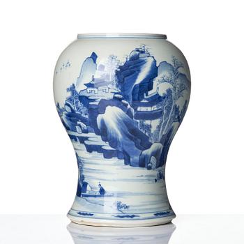 A blue and white vase, Qing dynasty, Kangxi (1662-1722).