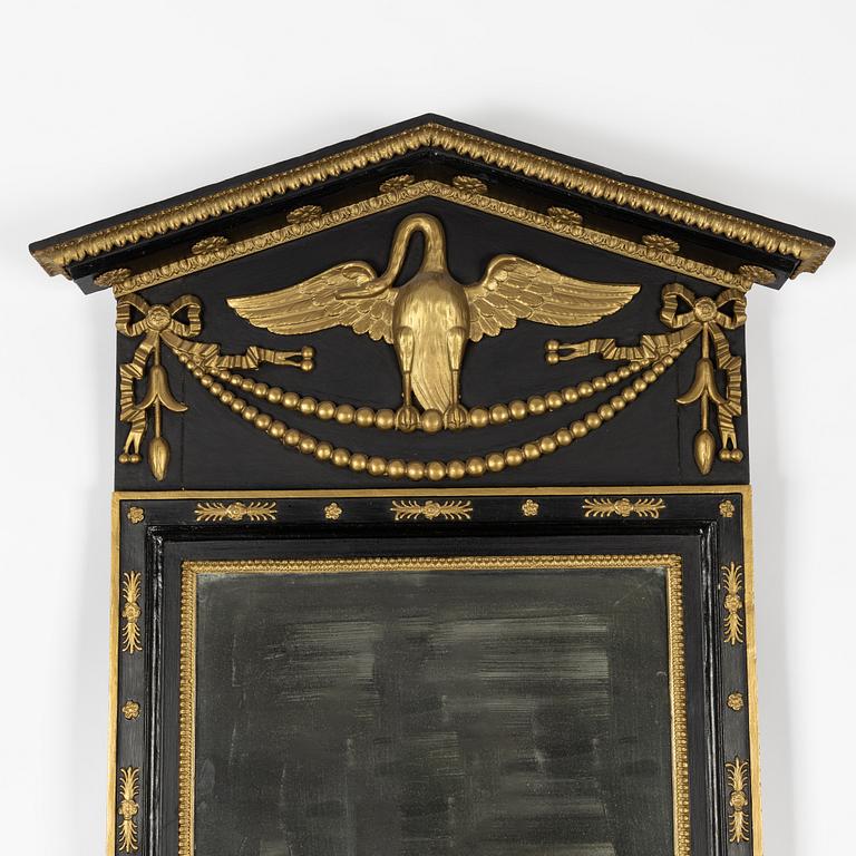 Spegel av Jonas Frisk (spegelfabrikör i Stockholm 1805-1824), Empire, samt senare konsolbord.