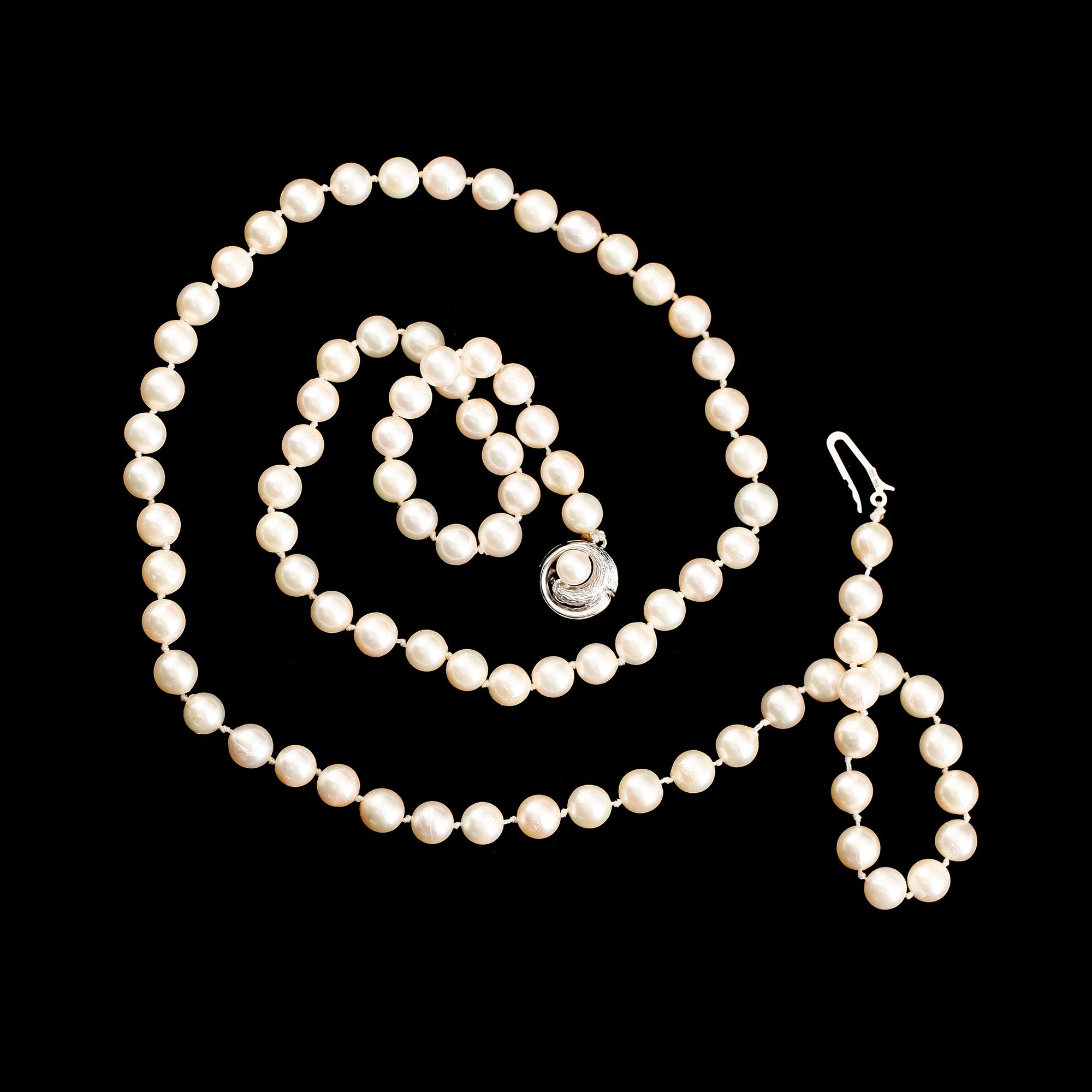 PÄRLCOLLIER, odlade sötvattenpärlor, lås 18 k vitguld.